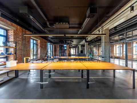 комерційна за адресою Київ, вул. В'ячеслава Чорновола, 18д