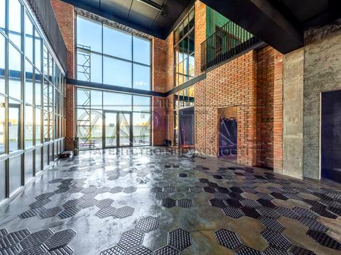 комерційна за адресою Київ, вул. В'ячеслава Чорновола, 18д