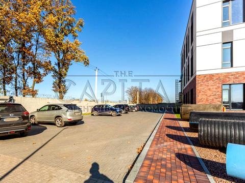 комерційна за адресою Київ, вул. В'ячеслава Чорновола, 18д