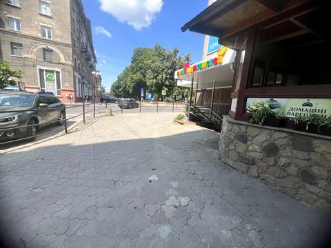 комерційна за адресою Руська вул., 27