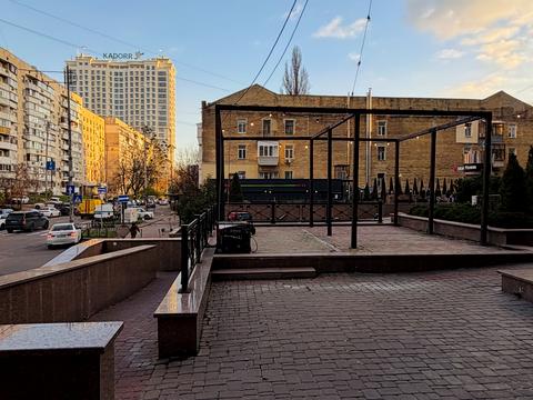 комерційна за адресою Жилянська вул., 59