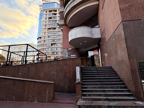 комерційна за адресою Жилянська вул., 59