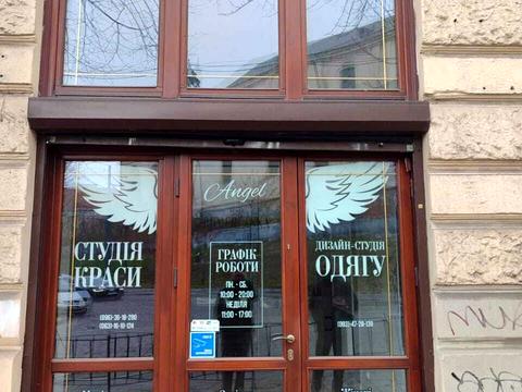 комерційна за адресою Степана Бандери вул. (), 2