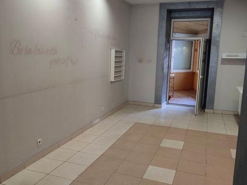 комерційна за адресою Степана Бандери вул. (), 2