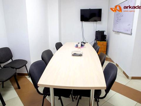 комерційна за адресою Незалежності вул., 10