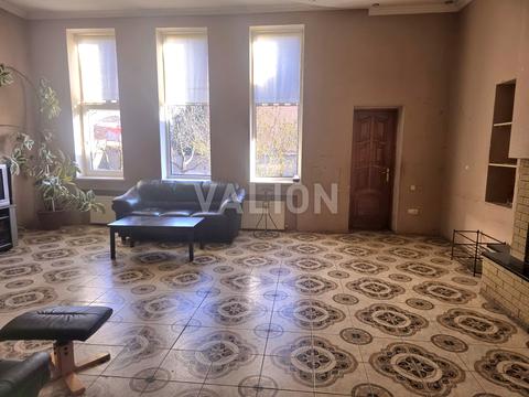 будинок за адресою Квітнева вул., 1