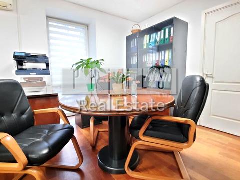 комерційна за адресою Верховинна вул., 9