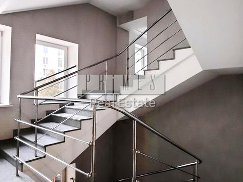 комерційна за адресою Верховинна вул., 9