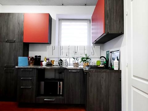 комерційна за адресою Верховинна вул., 9