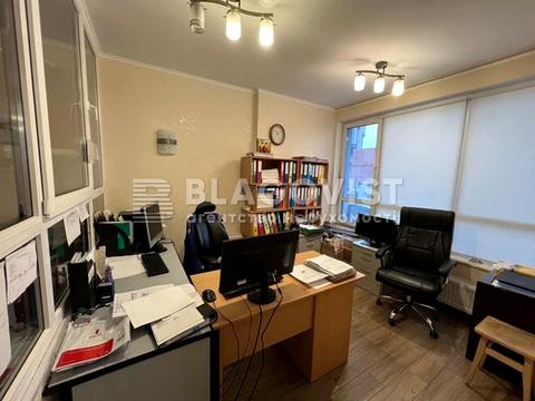 комерційна за адресою Зарічна вул., 1-Г