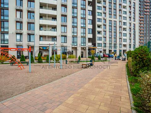 комерційна за адресою Дніпровська набережна вул., 18-А