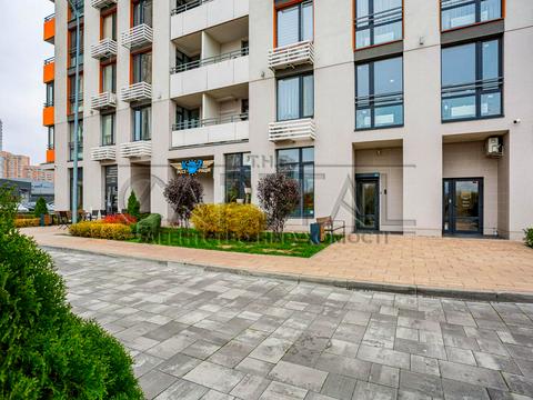 комерційна за адресою Дніпровська набережна вул., 18-А