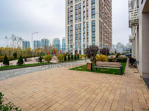 комерційна за адресою Дніпровська набережна вул., 18-А