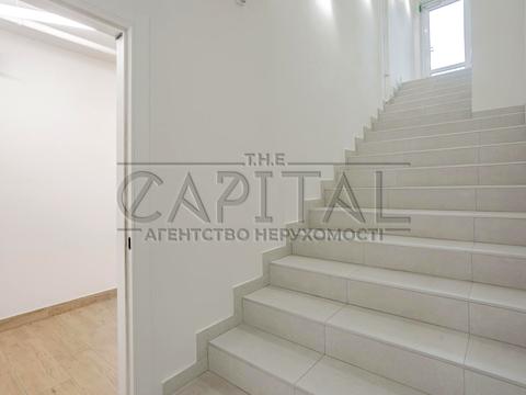 комерційна за адресою Дніпровська набережна вул., 18-А