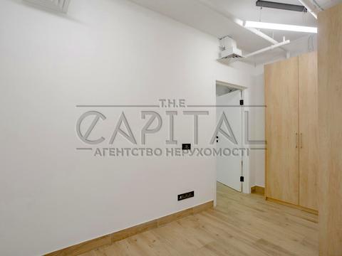 комерційна за адресою Дніпровська набережна вул., 18-А