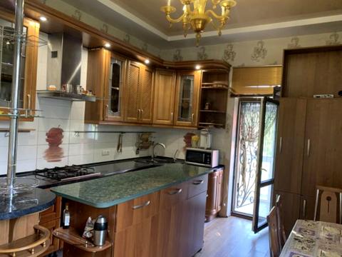 будинок за адресою Коротка