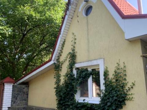 будинок за адресою Коротка