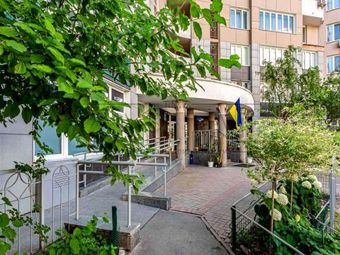 комерційна за адресою Срібнокільська вул., 1