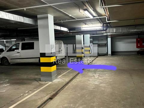 паркомісце за адресою Андрія Верхогляда вул. (Михайла Драгомирова), 9-А