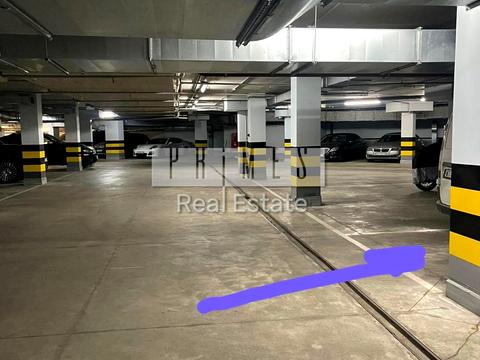 паркомісце за адресою Андрія Верхогляда вул. (Михайла Драгомирова), 9-А