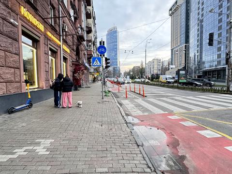 комерційна за адресою Басейна вул., 15