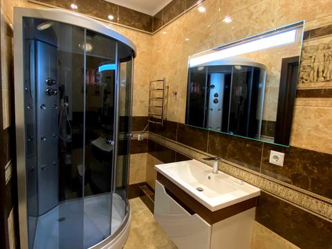 квартира за адресою Літературна вул., 8