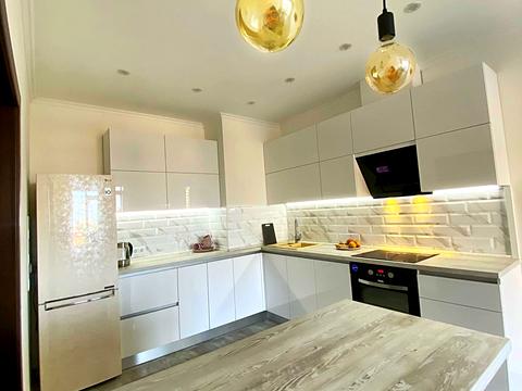 квартира за адресою Літературна вул., 8