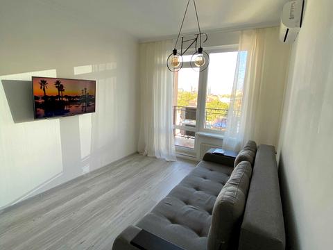 квартира за адресою Літературна вул., 8