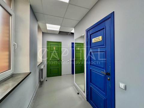 комерційна за адресою Лесі Українки бульв., 23б