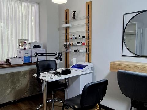 комерційна за адресою Івана Франка вул., 1