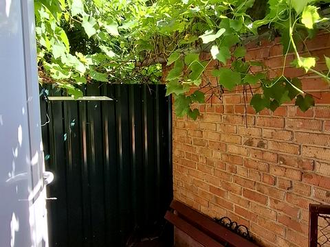 комерційна за адресою Івана Франка вул., 1