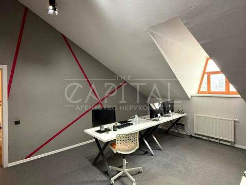 коммерческая по адресу вул. Воздвиженська, 22