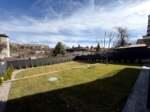 дом по адресу Листопадная ул., 1б/2