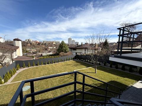 дом по адресу Листопадная ул., 1б/2