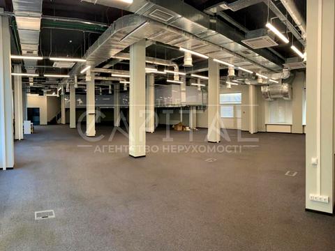 коммерческая по адресу вул. Верхній Вал, 30