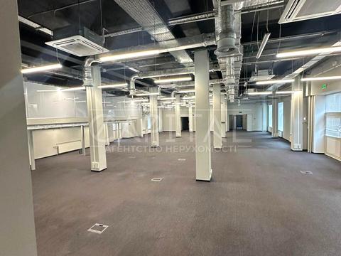 коммерческая по адресу вул. Верхній Вал, 30