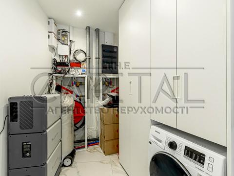 комерційна за адресою Буслівська вул., 12