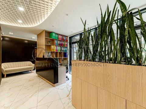 комерційна за адресою Буслівська вул., 12