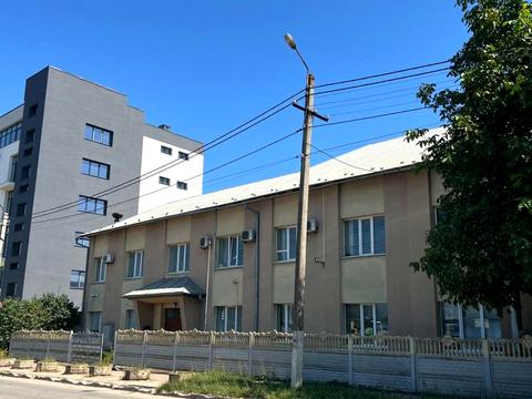 комерційна за адресою Максимовича вул., 15