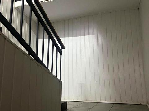 комерційна за адресою Максимовича вул., 15