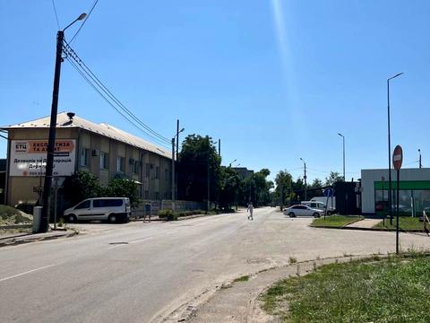 комерційна за адресою Максимовича вул., 15