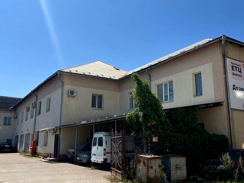 комерційна за адресою Максимовича вул., 15