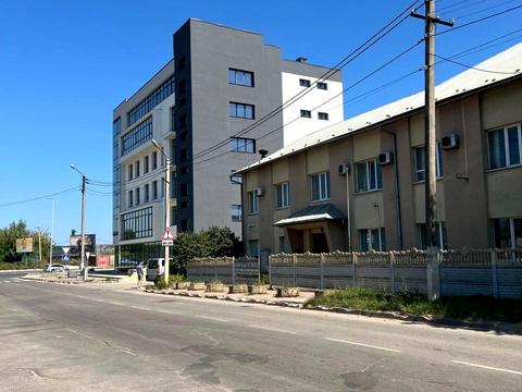 комерційна за адресою Максимовича вул., 15