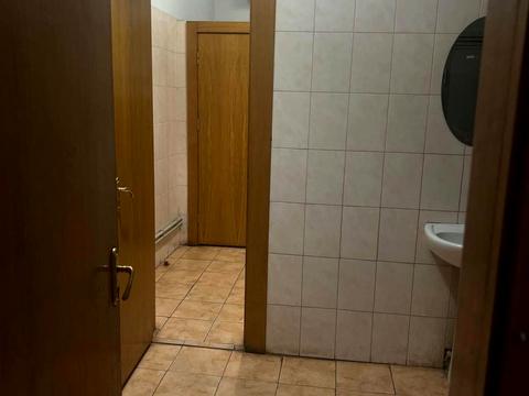 комерційна за адресою Максимовича вул., 15