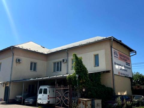 комерційна за адресою Максимовича вул., 15