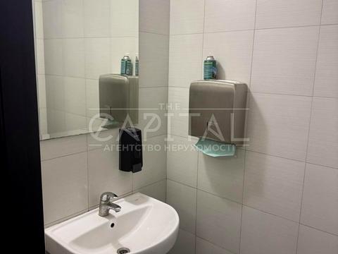 комерційна за адресою вул. Володимирська, 73