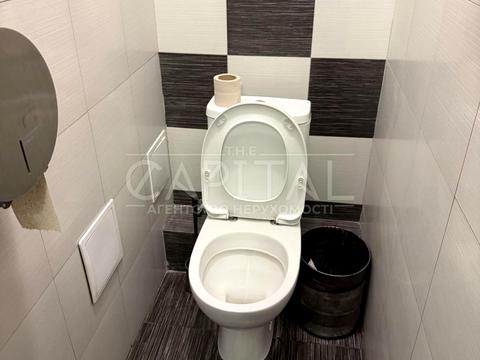 комерційна за адресою вул. Володимирська, 73