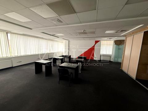 комерційна за адресою вул. Володимирська, 73