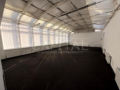 комерційна за адресою вул. Володимирська, 73