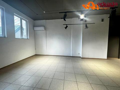 комерційна за адресою Олександра Довженка вул., 21Б